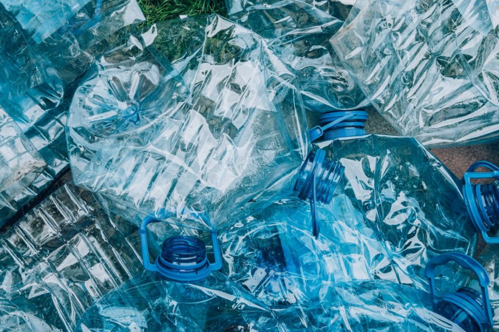 Recycled plastic benefits for ESG reporting and cost reduction compared to virgin plastic.